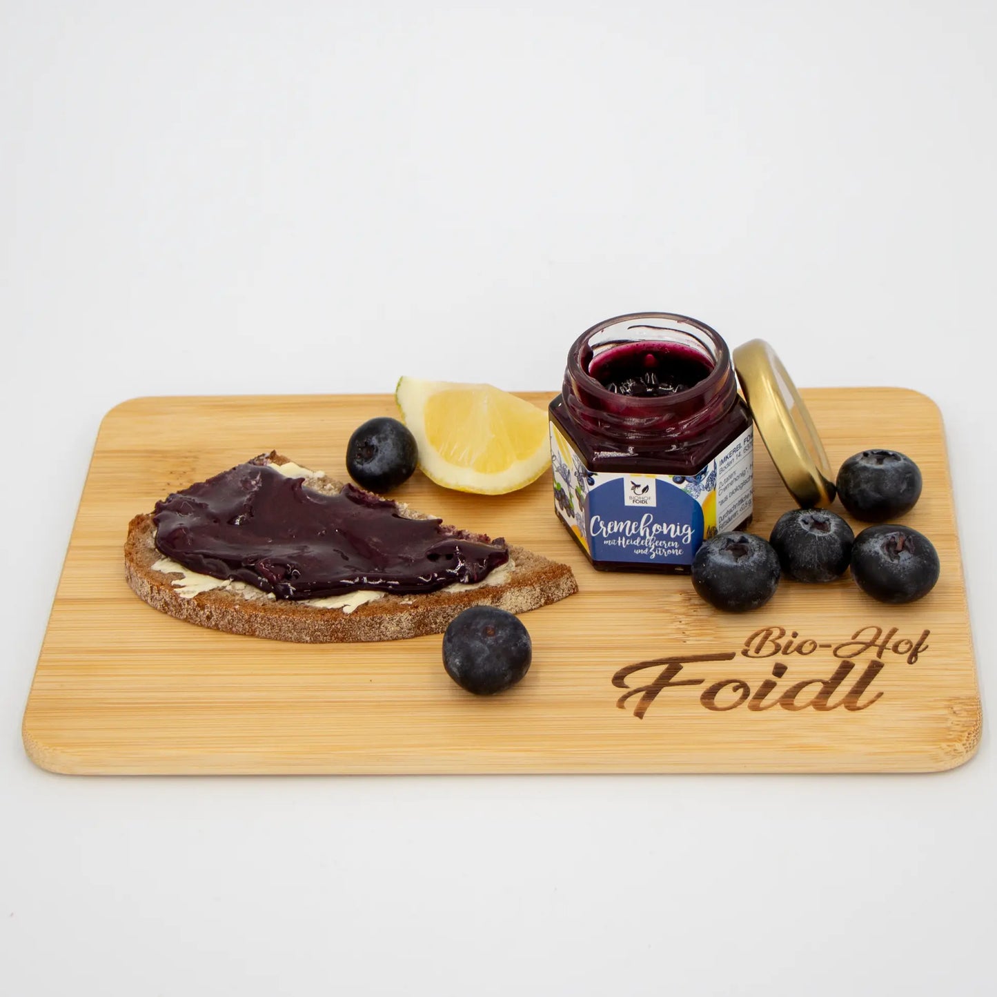 Cremehonig mit Moosbeeren uns Zitrone